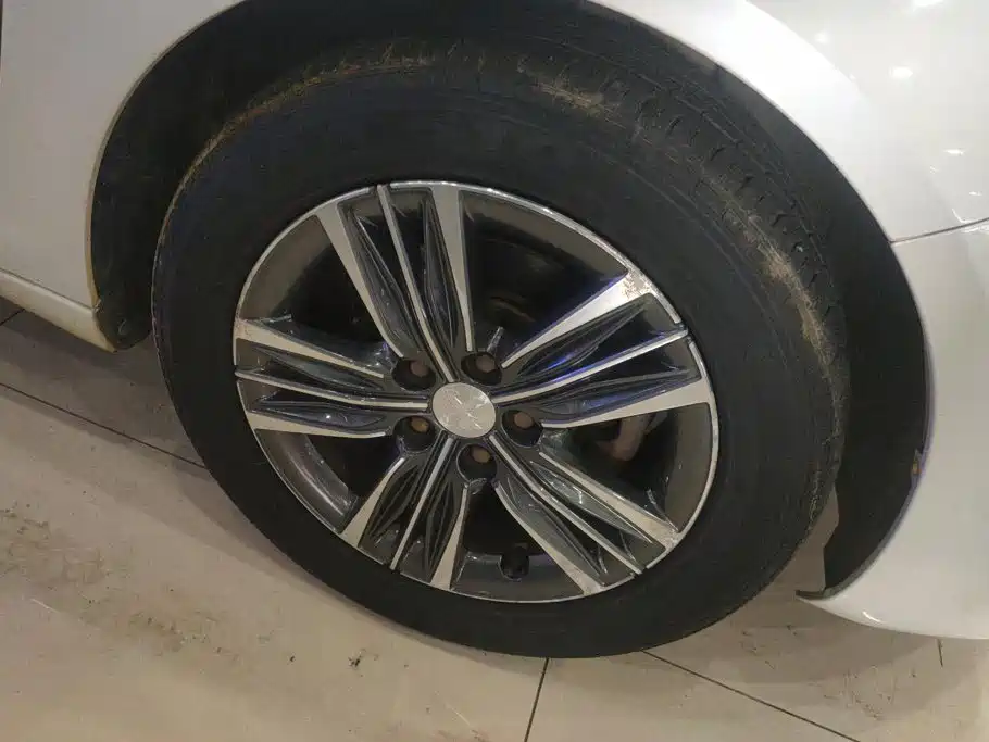 Peugeot 308 — миниатюра 6