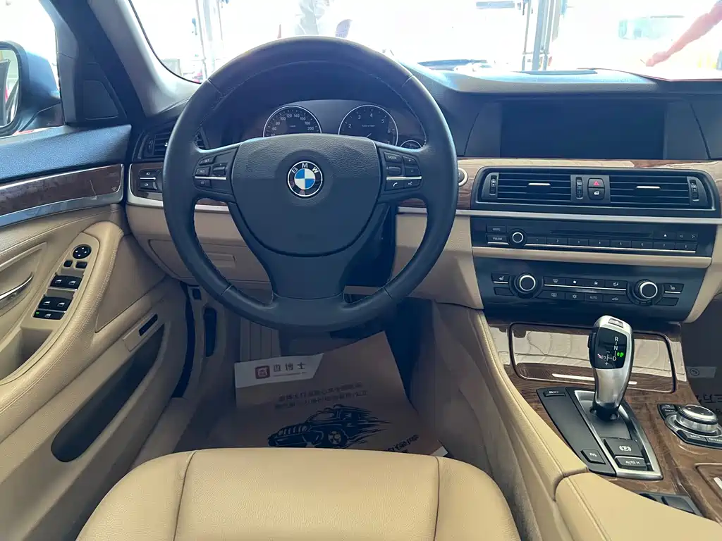BMW 5 Series — миниатюра 10