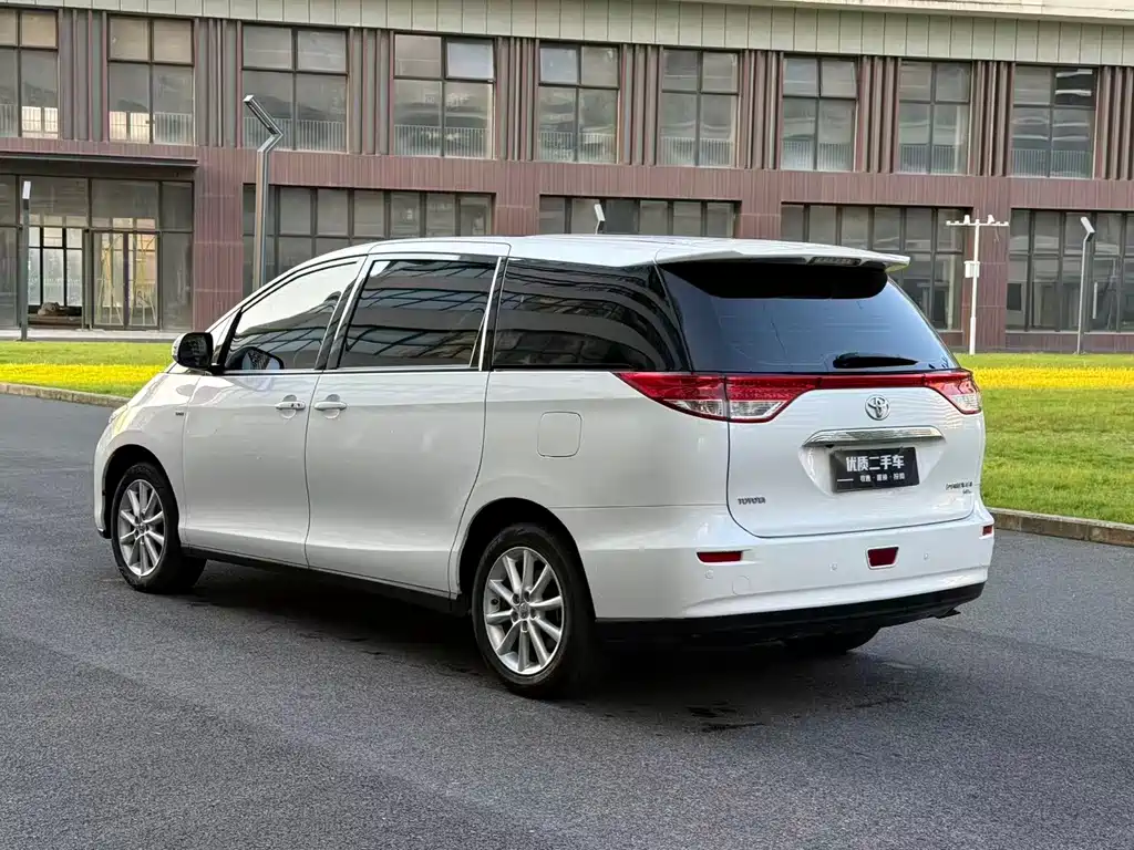 Toyota Previa — миниатюра 7