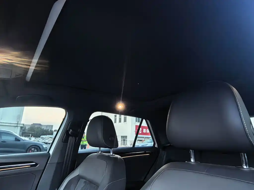 Volkswagen T-Roc — миниатюра 9