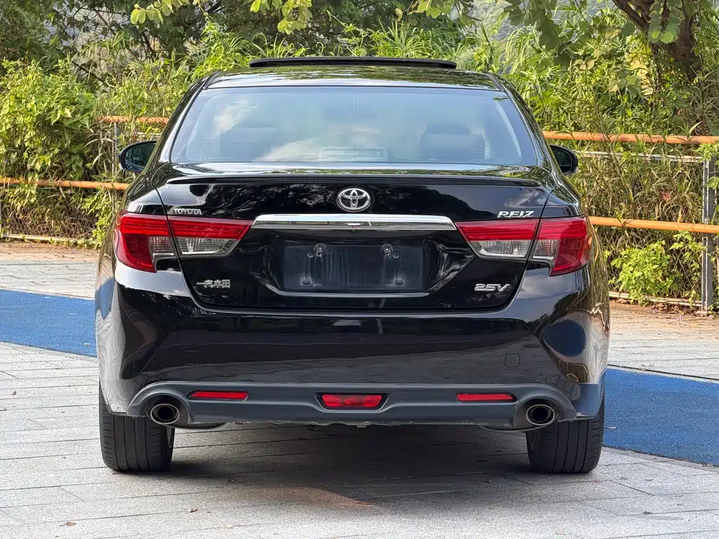 Toyota Reiz — миниатюра 5