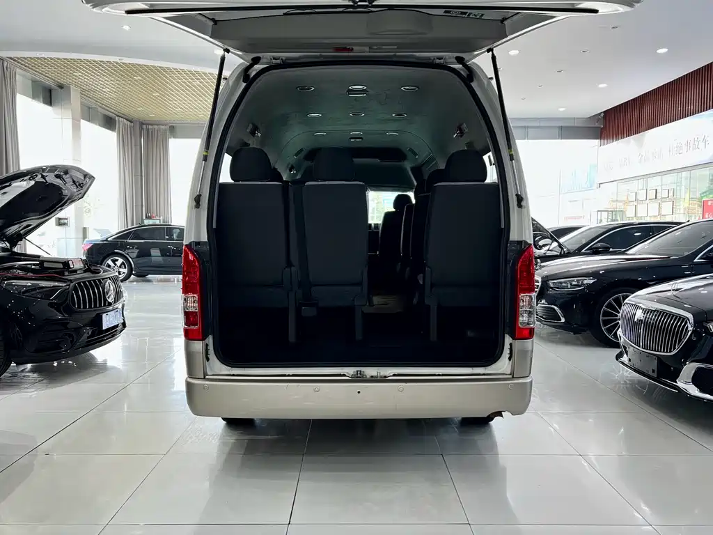 Toyota Hiace — миниатюра 17