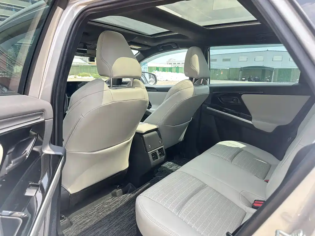 Toyota bZ4X — миниатюра 10
