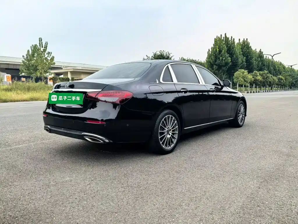 Mercedes-Benz E-Class — миниатюра 7