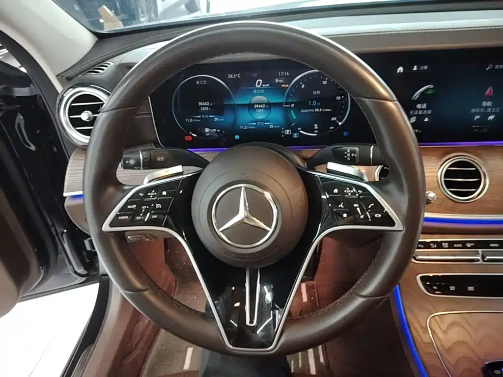 Mercedes-Benz E-Class — миниатюра 11