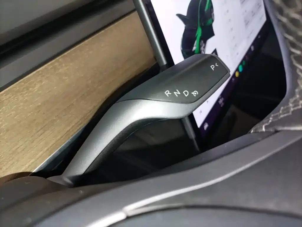 Tesla Model Y — миниатюра 14