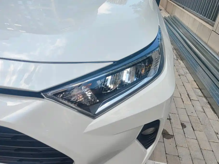 Toyota RAV4 — миниатюра 5