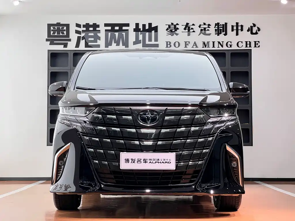 Toyota Alphard — миниатюра 2