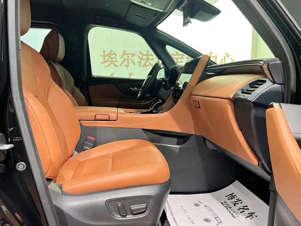 Toyota Alphard — миниатюра 10