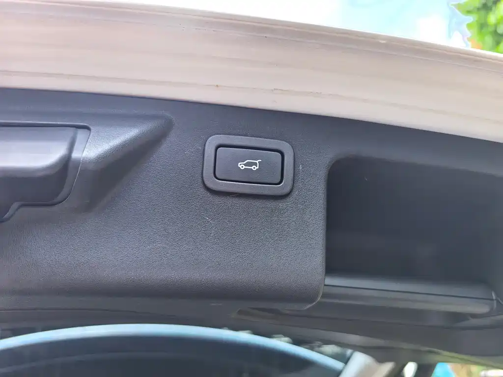 Land Rover Discovery Sport — миниатюра 10