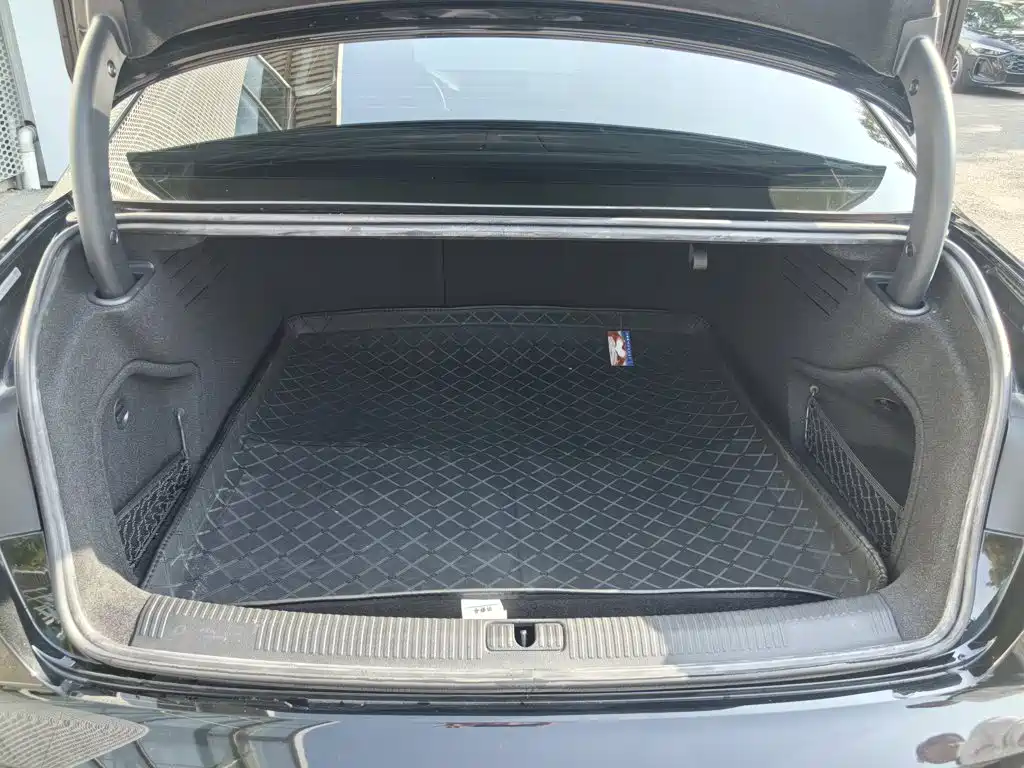 Audi A4L — миниатюра 10