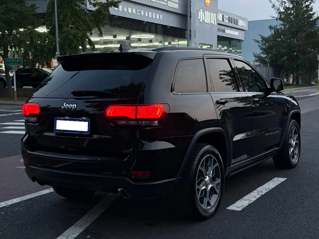 Jeep Grand Cherokee (Import) — миниатюра 24