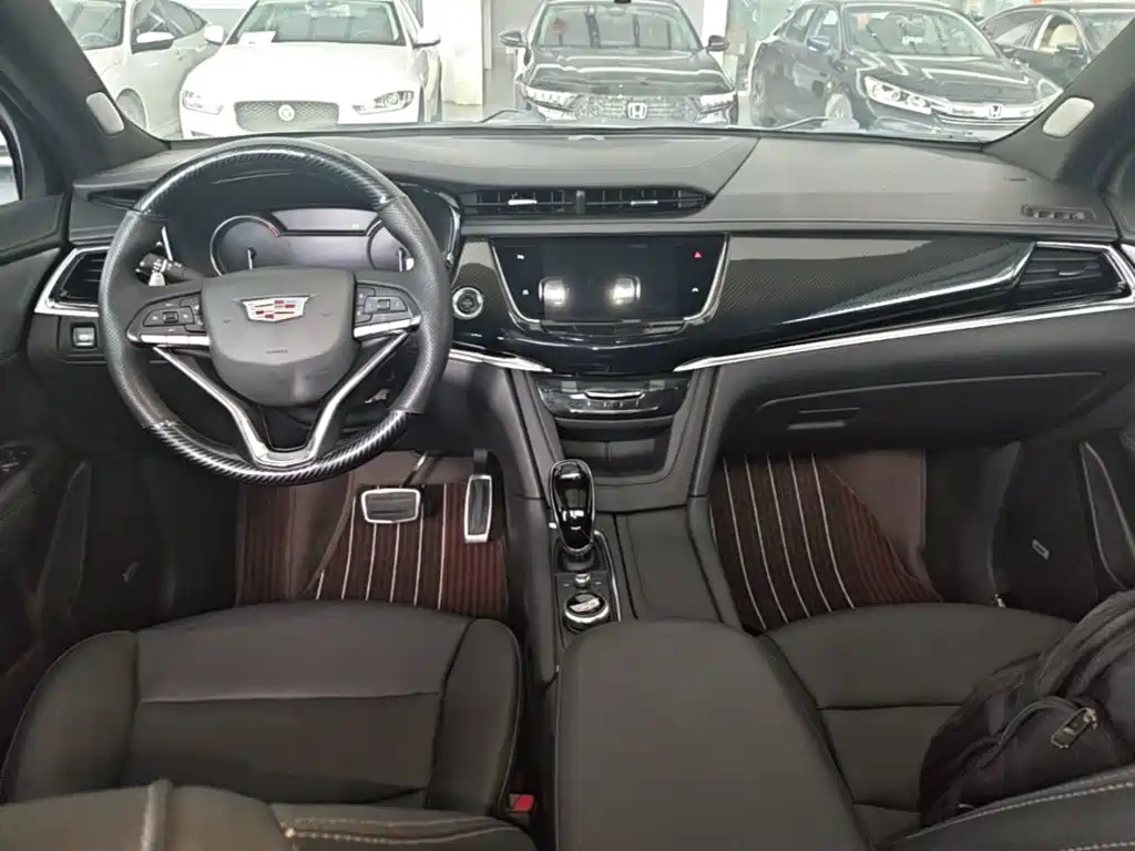 Cadillac XT6 2022 2.0T мест Luxury