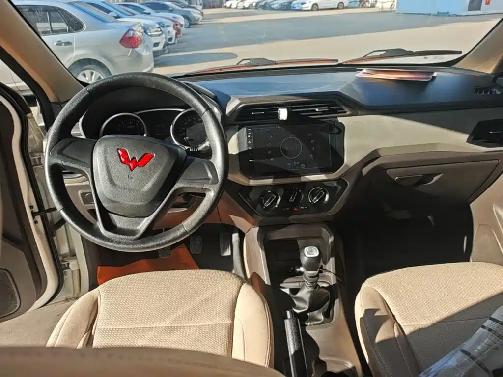 Wuling Hongguang — миниатюра 10