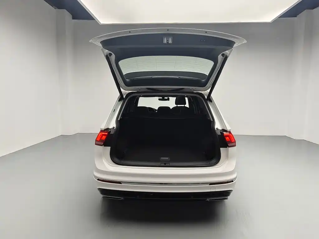 Volkswagen Tiguan L — миниатюра 2