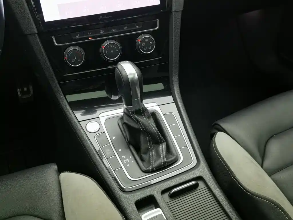 Volkswagen Golf — миниатюра 13