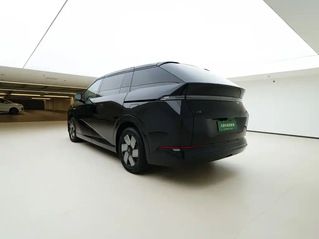 XPeng X9 — миниатюра 5
