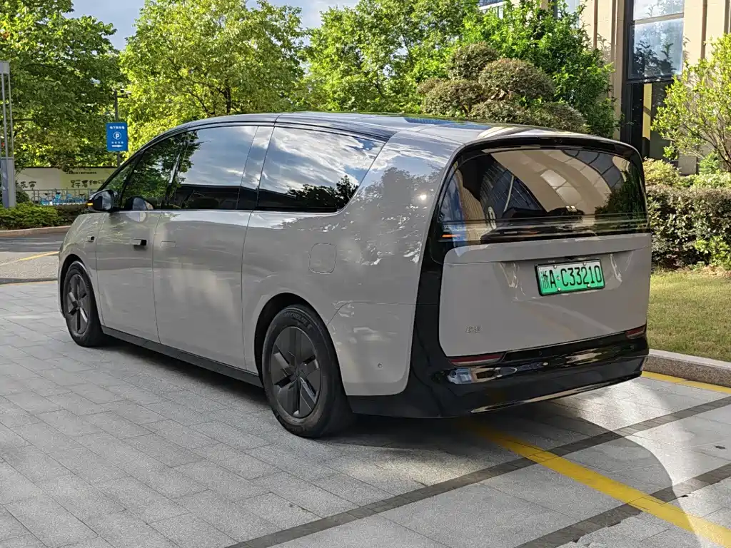 Li Auto Li MEGA — миниатюра 6