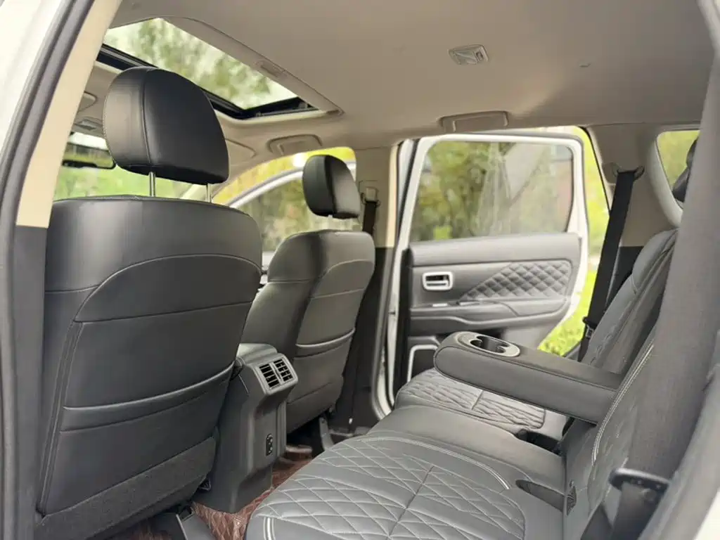 Mitsubishi Outlander — миниатюра 17