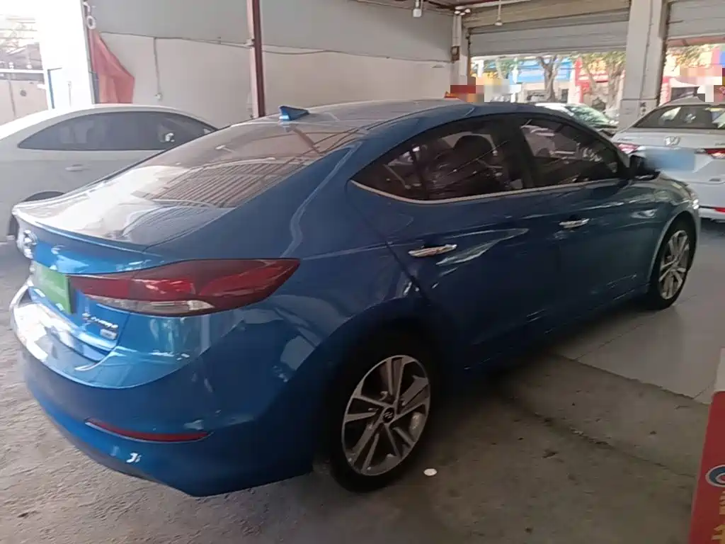 Hyundai Elantra — миниатюра 7