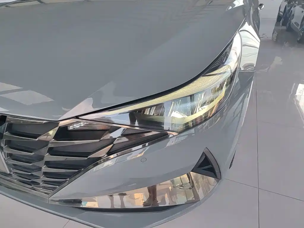Hyundai Elantra — миниатюра 24