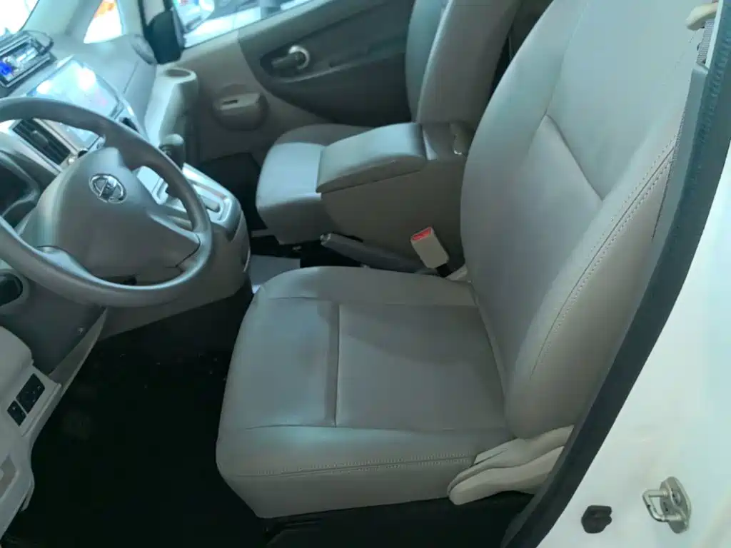 Nissan NV200 — миниатюра 15