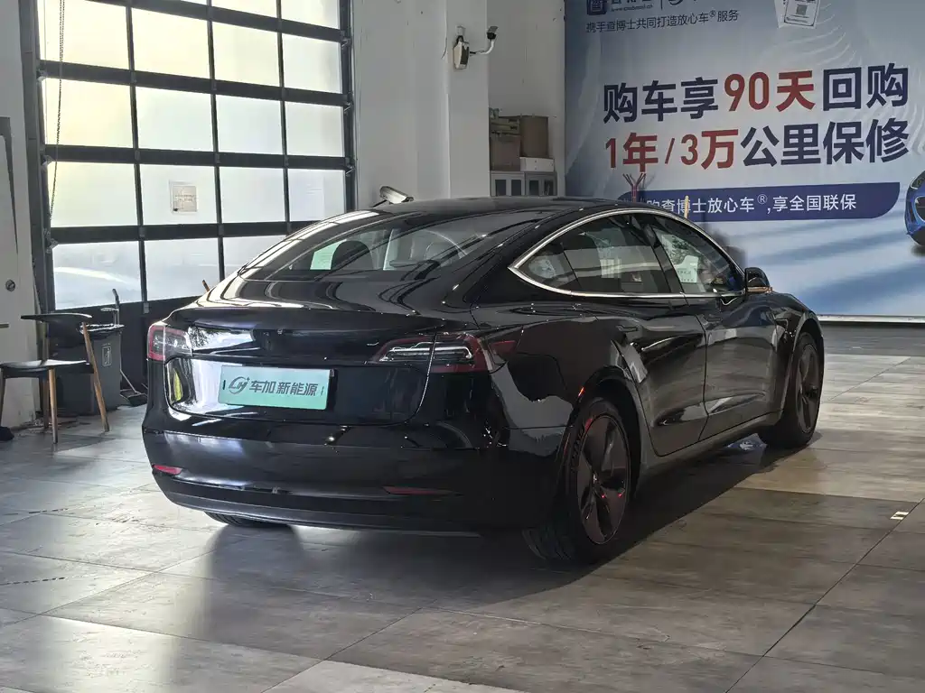 Tesla Model 3 — миниатюра 7