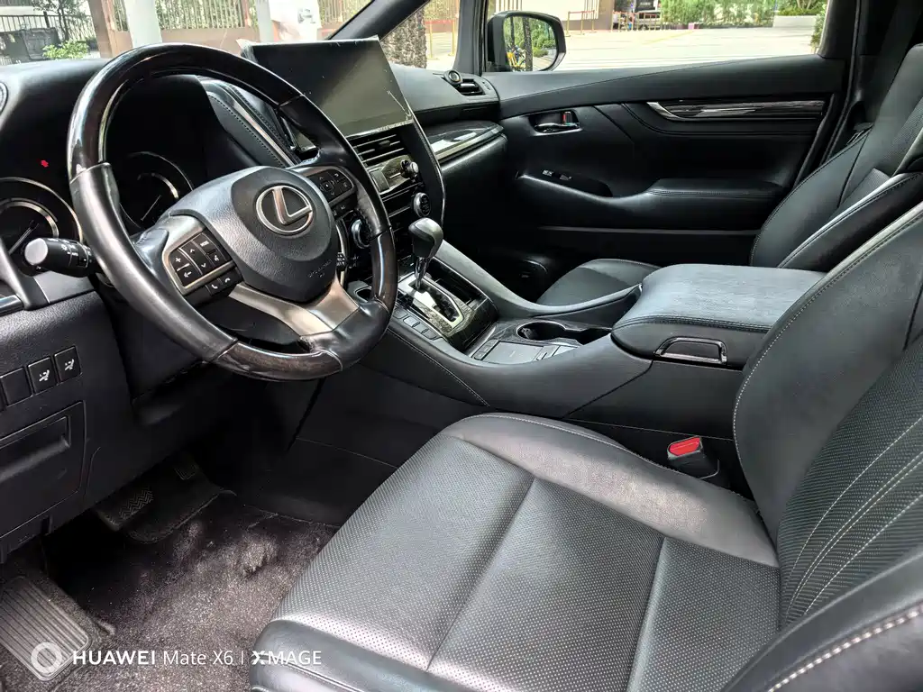 Lexus LM — миниатюра 9