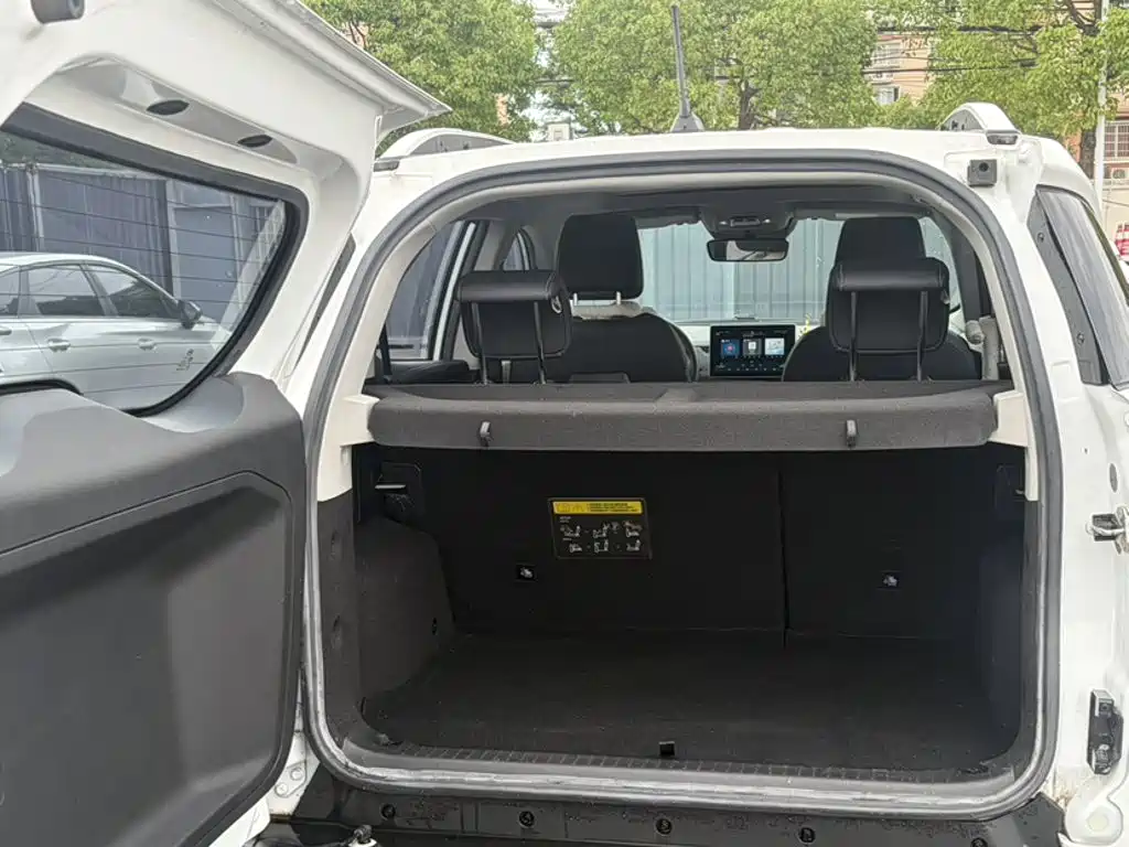BYD Yuan EV — миниатюра 9