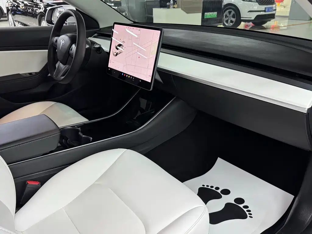 Tesla Model 3 — миниатюра 13