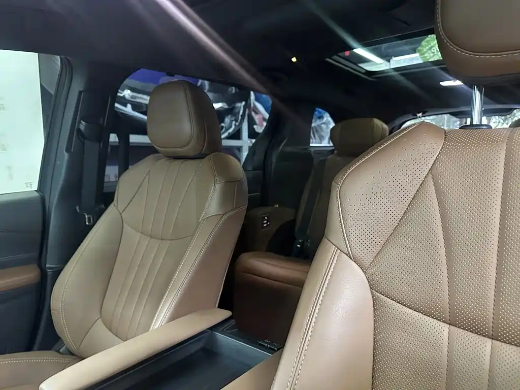 Toyota Granvia — миниатюра 12