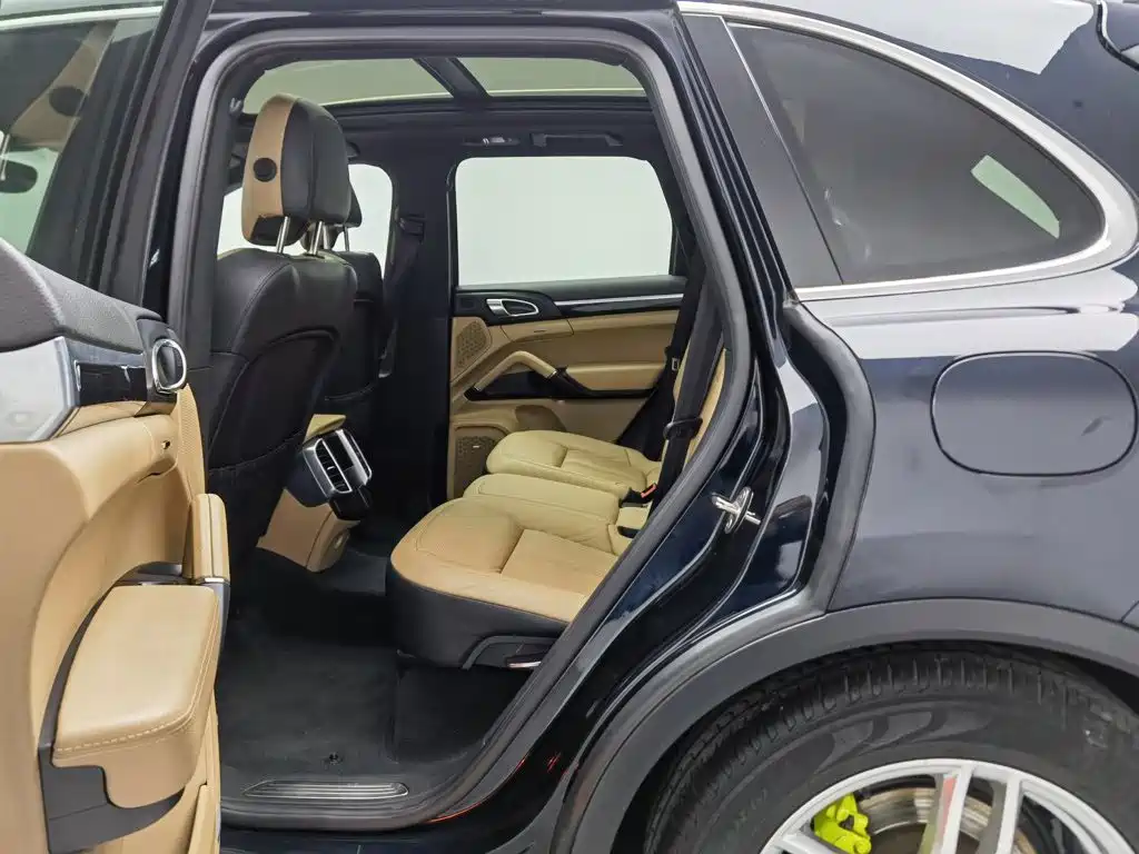 Porsche Cayenne Hybrid — миниатюра 15
