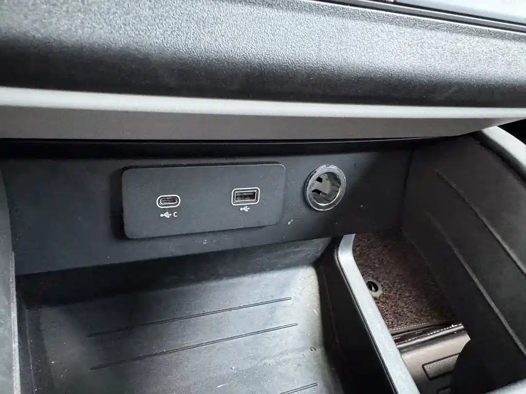 Land Rover Defender — миниатюра 21