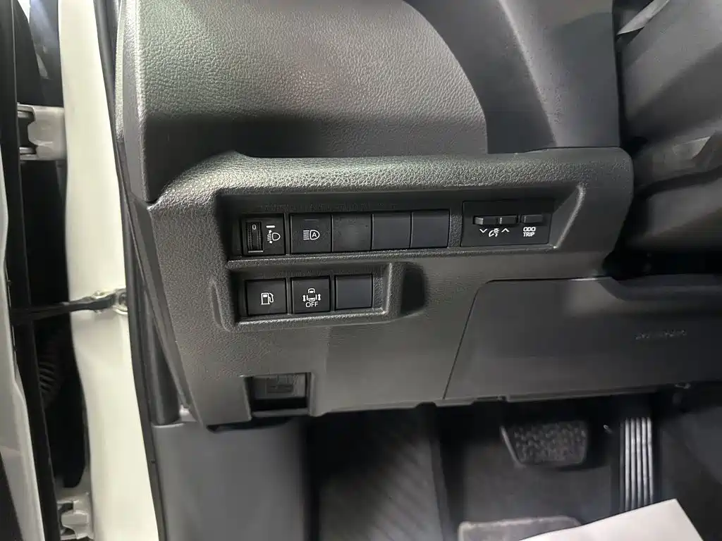 Toyota Sienna — миниатюра 2