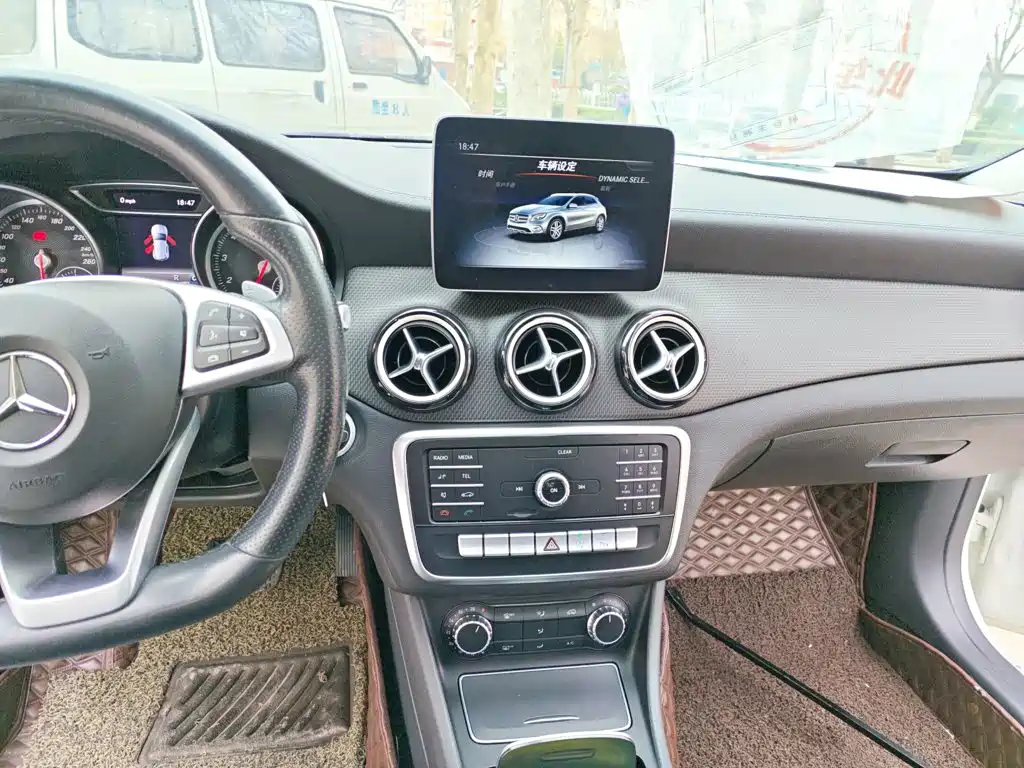 Mercedes-Benz GLA — миниатюра 9
