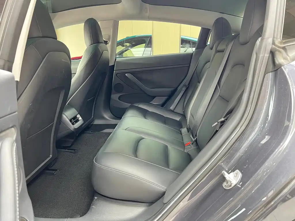Tesla Model 3 — миниатюра 13