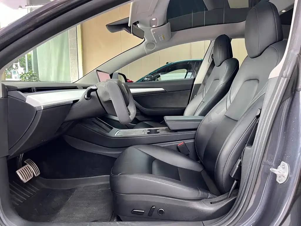 Tesla Model 3 — миниатюра 7