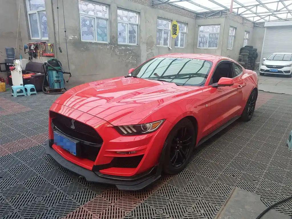FORD MUSTANG