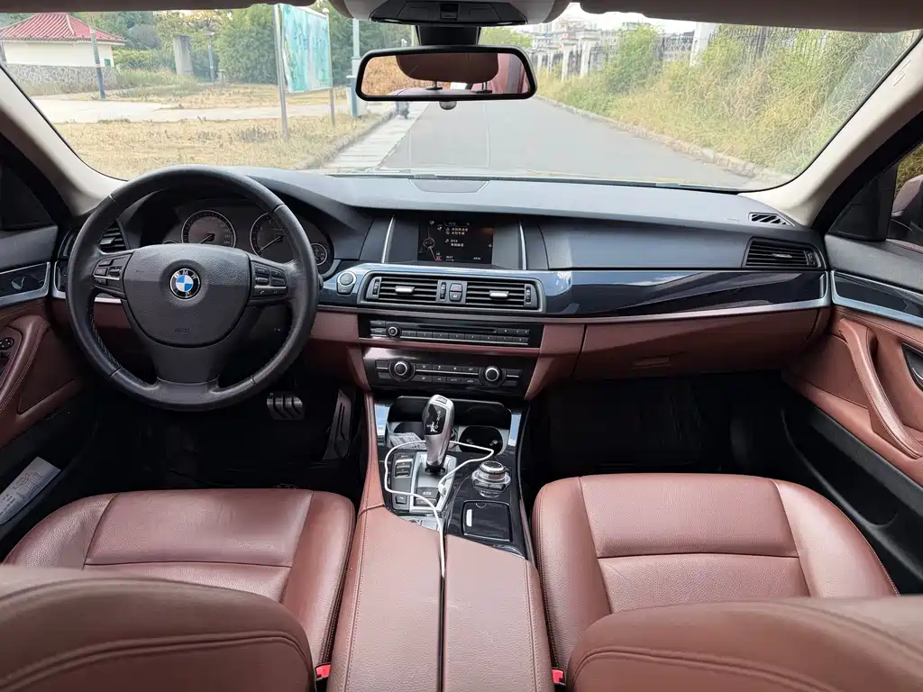 BMW 5 Series — миниатюра 10