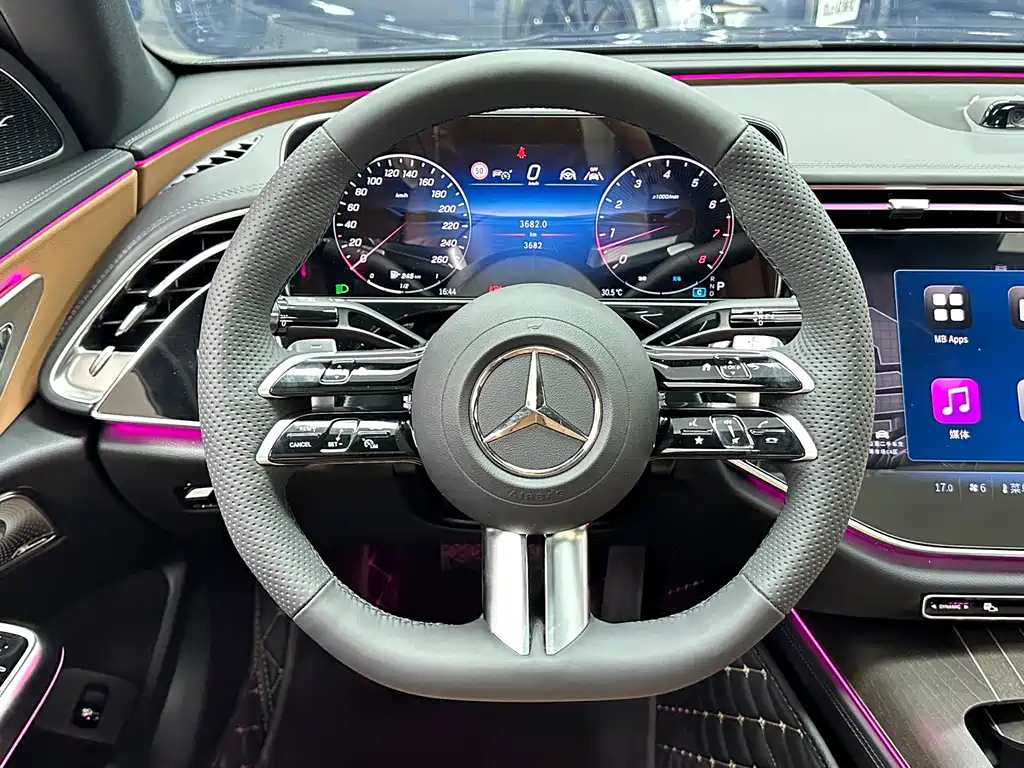 Mercedes-Benz E-Class — миниатюра 17