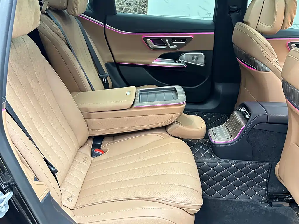 Mercedes-Benz E-Class — миниатюра 11