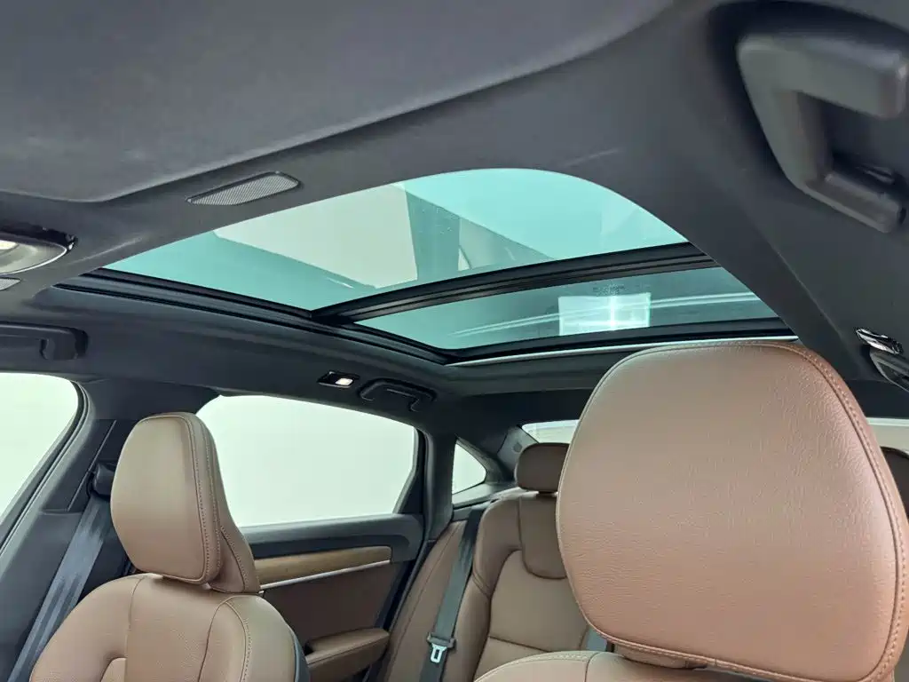 Volvo S90 PHEV — миниатюра 23