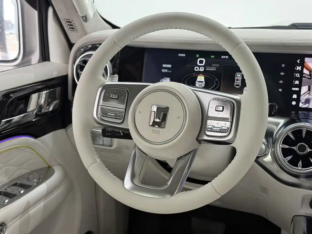 TANK CO CREATION TANK 300