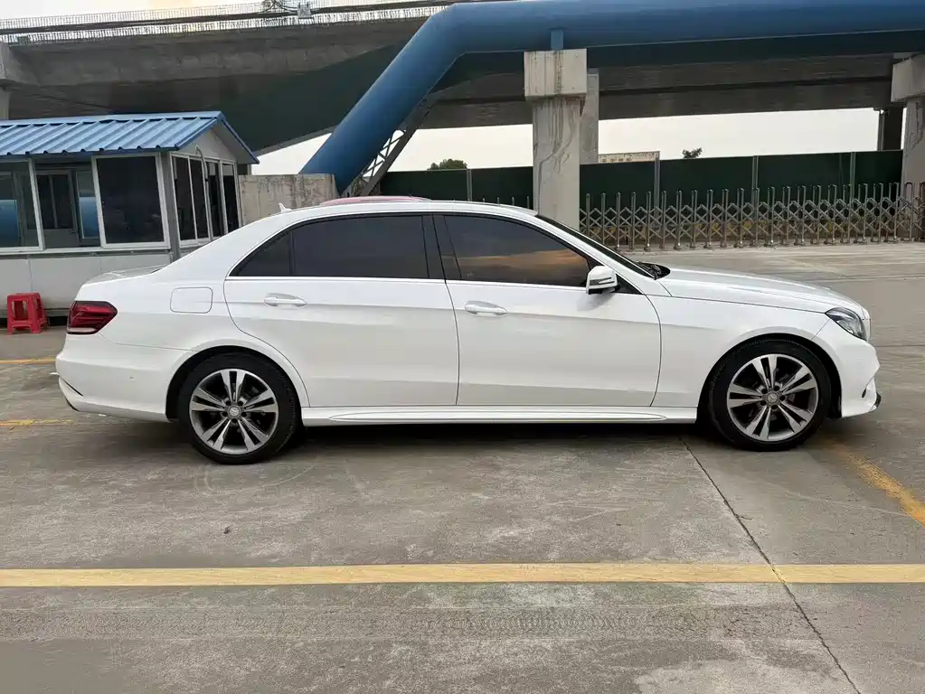 Mercedes-Benz E-Class — миниатюра 9