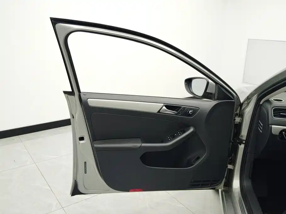 Volkswagen Sagitar — миниатюра 7