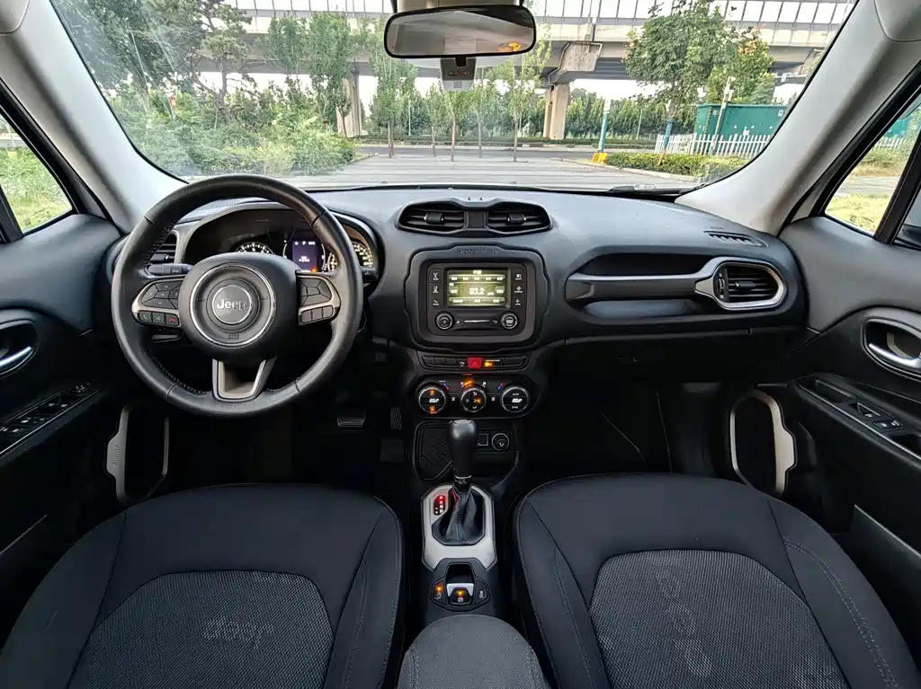 Jeep Renegade — миниатюра 9