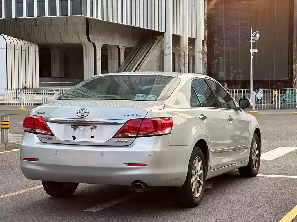 Toyota Camry — миниатюра 13
