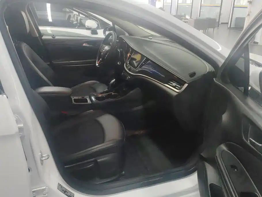 Buick Verano — миниатюра 8