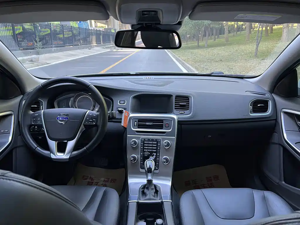 Volvo S60 — миниатюра 5