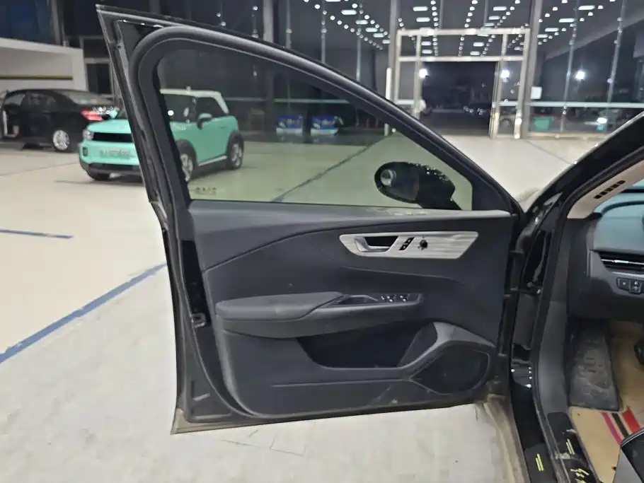Hongqi Hongqi E-QM5 — миниатюра 7